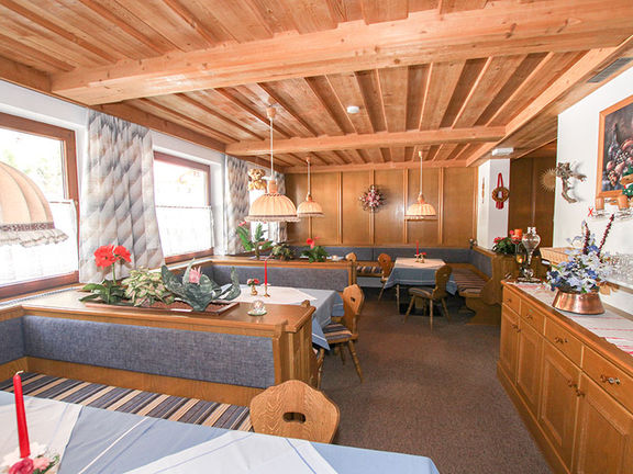 Breakfast room in Gästehaus Schranz